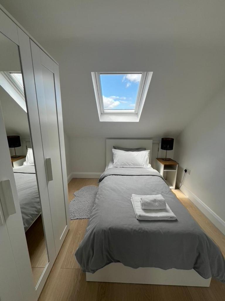 פינצ'לי Zenobia London Luxury Apartments מראה חיצוני תמונה