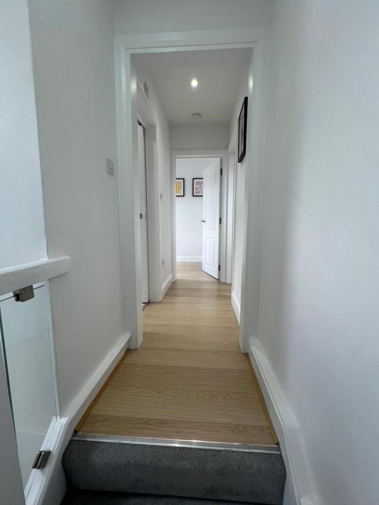 פינצ'לי Zenobia London Luxury Apartments מראה חיצוני תמונה