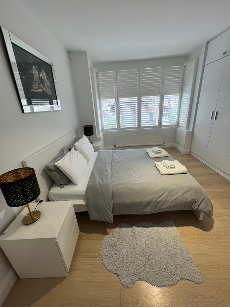 פינצ'לי Zenobia London Luxury Apartments מראה חיצוני תמונה