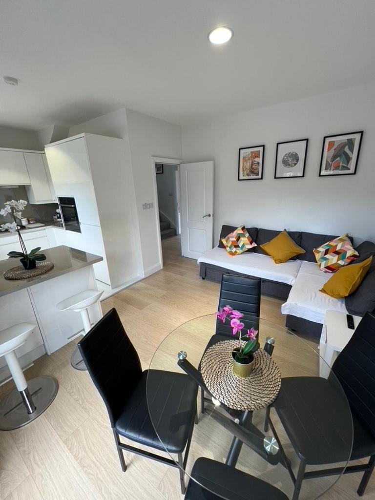 פינצ'לי Zenobia London Luxury Apartments מראה חיצוני תמונה