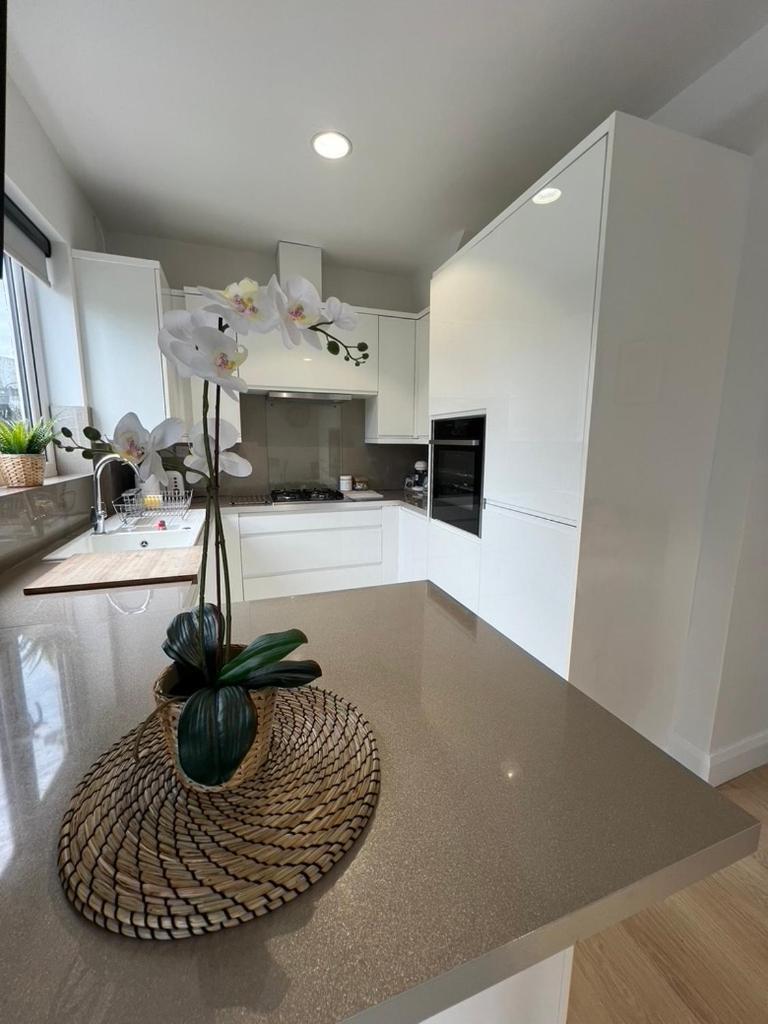 פינצ'לי Zenobia London Luxury Apartments מראה חיצוני תמונה