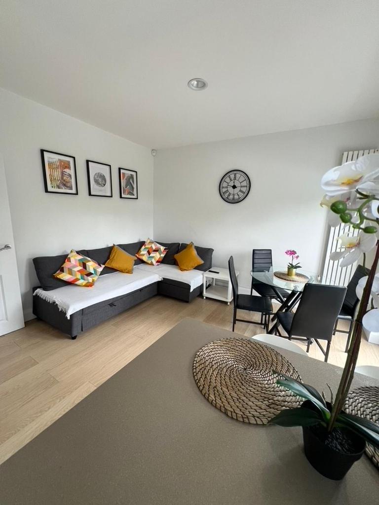 פינצ'לי Zenobia London Luxury Apartments מראה חיצוני תמונה