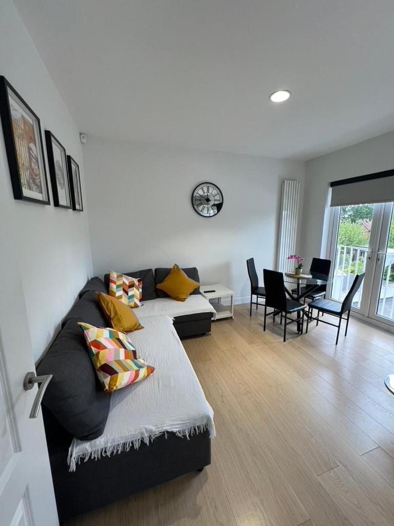 פינצ'לי Zenobia London Luxury Apartments מראה חיצוני תמונה
