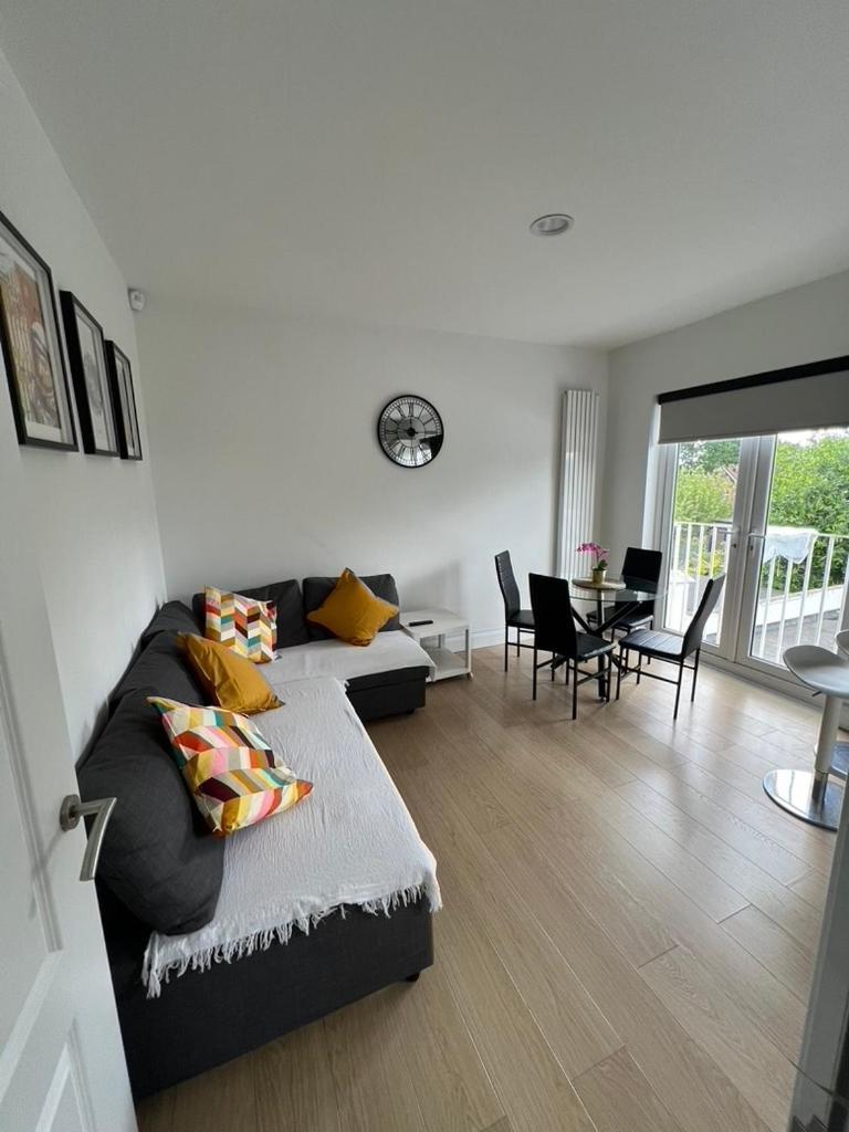 פינצ'לי Zenobia London Luxury Apartments מראה חיצוני תמונה