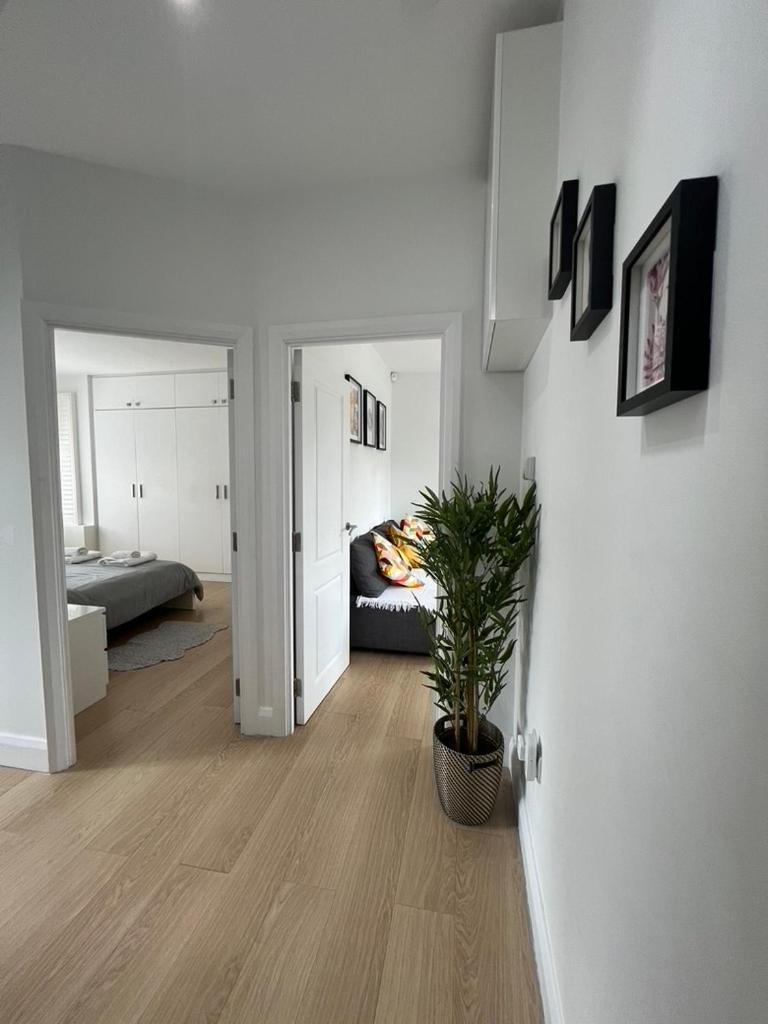 פינצ'לי Zenobia London Luxury Apartments מראה חיצוני תמונה