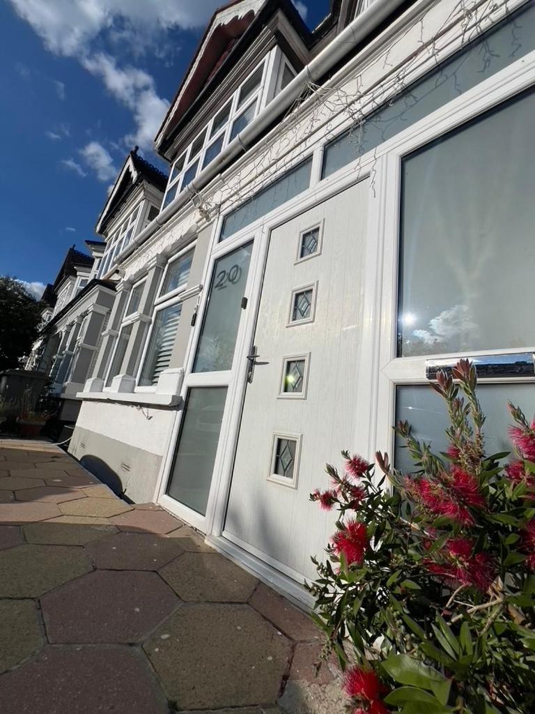 פינצ'לי Zenobia London Luxury Apartments מראה חיצוני תמונה