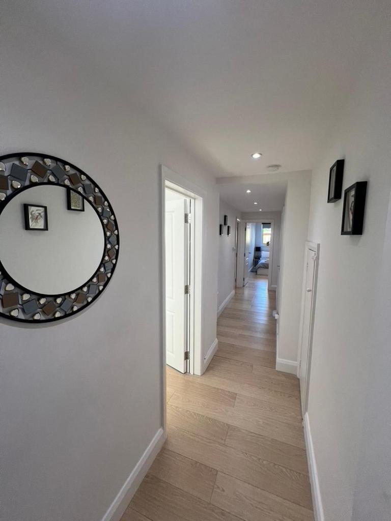 פינצ'לי Zenobia London Luxury Apartments מראה חיצוני תמונה