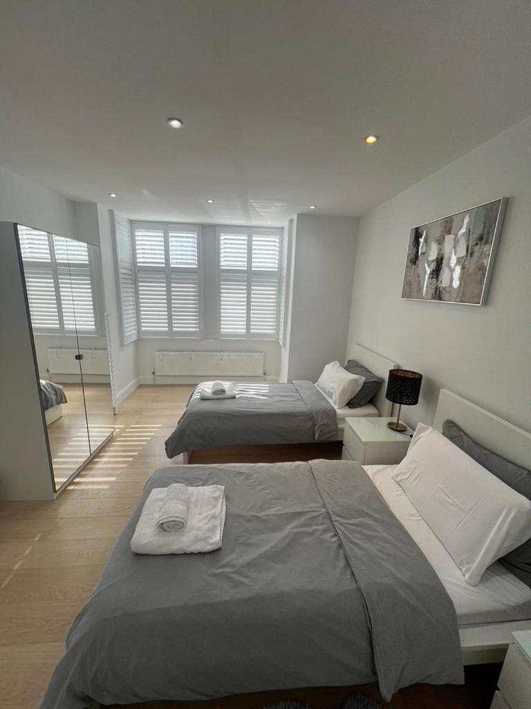 פינצ'לי Zenobia London Luxury Apartments מראה חיצוני תמונה