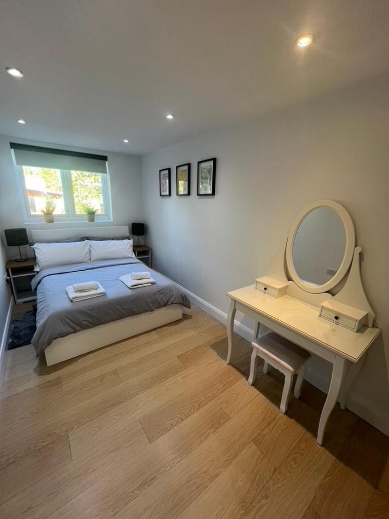 פינצ'לי Zenobia London Luxury Apartments מראה חיצוני תמונה