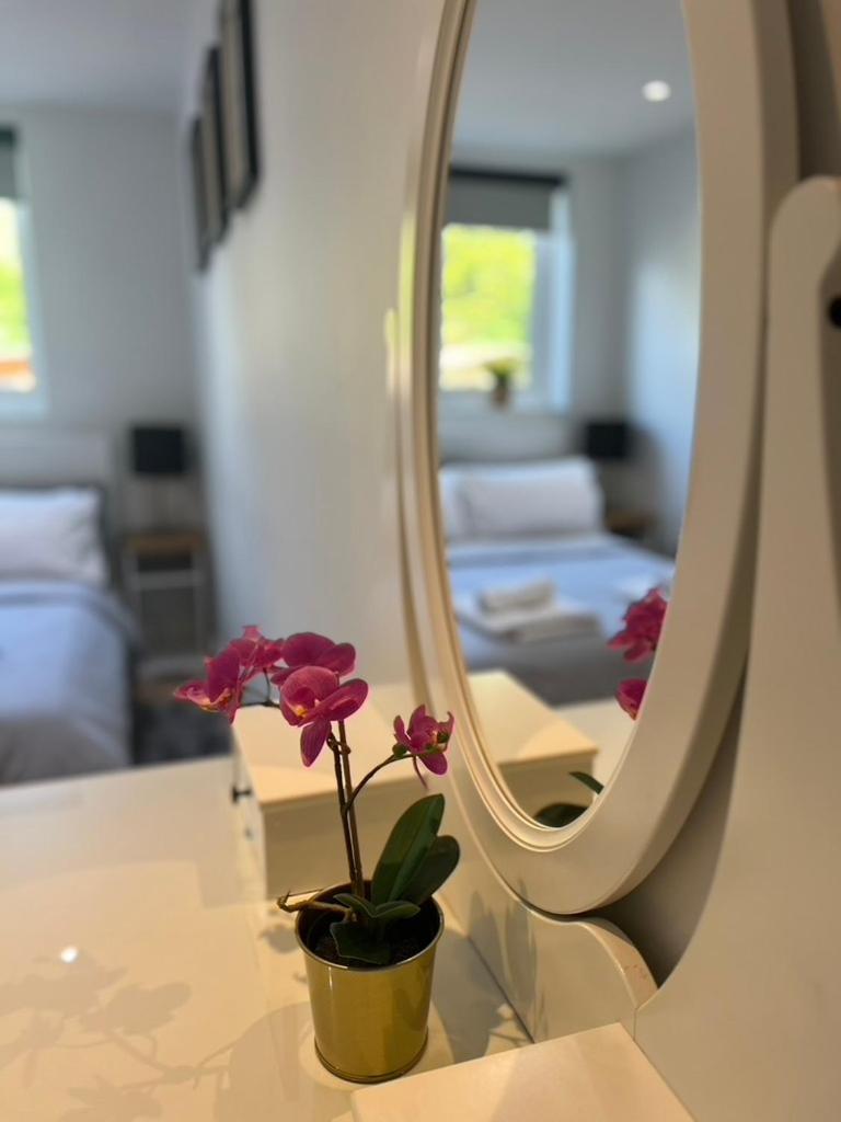 פינצ'לי Zenobia London Luxury Apartments מראה חיצוני תמונה