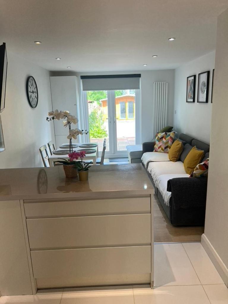 פינצ'לי Zenobia London Luxury Apartments מראה חיצוני תמונה