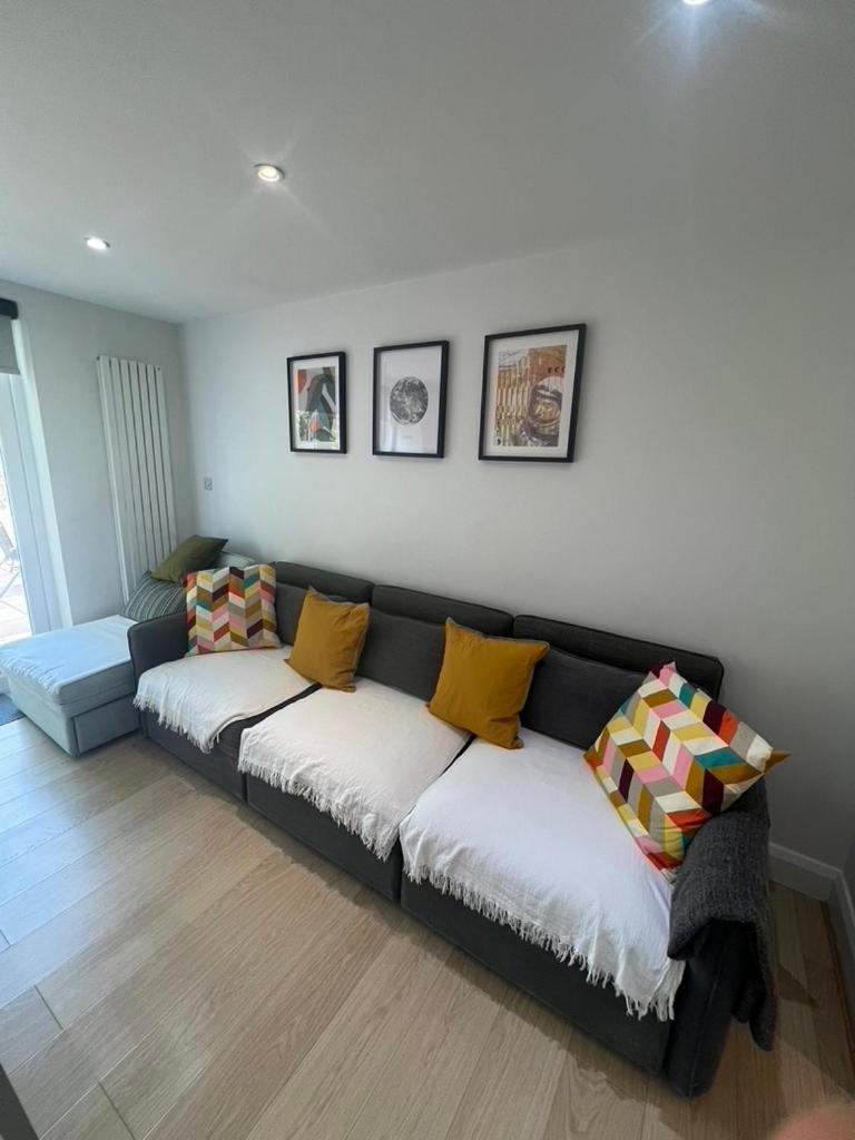 פינצ'לי Zenobia London Luxury Apartments מראה חיצוני תמונה