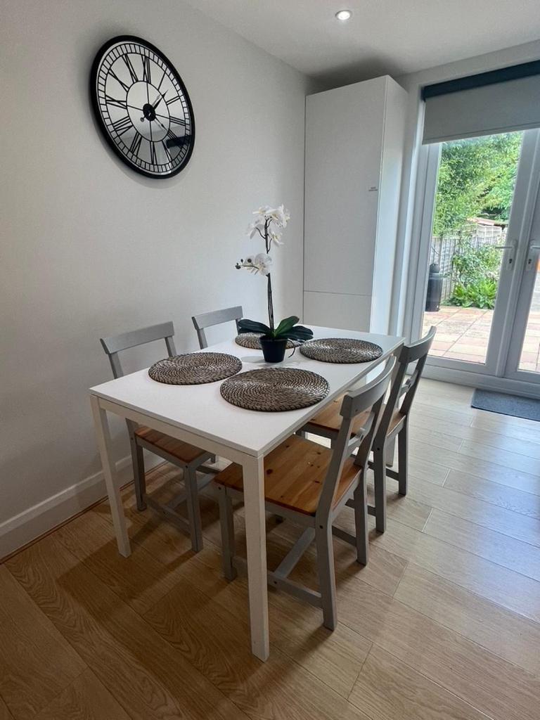 פינצ'לי Zenobia London Luxury Apartments מראה חיצוני תמונה